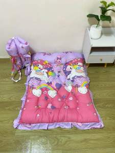 เบาะนอนเด็กอนุบาล รุ่นหนาพิเศษสองชั้น แบบแปะตีนตุ๊กแก มีหมอนในตัวหมอนสามารถถอดได้