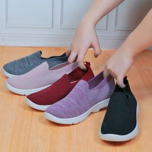 SEPATU SNEAKERS TANPA TALI WANITA SOLE ANTI SLIP NYAMAN BERKUALITAS IMPORT AKTIVITAS SENAM B11