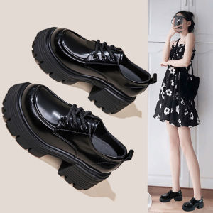 รองเท้าส้นเตี้ยหนังแท้สไตล์อังกฤษสำหรับผู้หญิง ฤดูใบไม้ผลิและฤดูร้อน สีดำ รองเท้าส้นเตี้ยแบบสวมสบาย ส้นสูงปานกลาง รองเท้าลำลอง