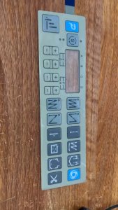 Tấm dán bàn phím dài chữ P và vòng tròn màu xanh da trời sử dụng trong ngành may mặc (GIÁ 1 CÁI)