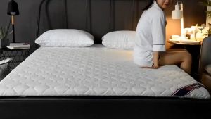 Waterproof Mattress Protector / Cadar Kalis Air / Cover Fitted / Fitted Sheet / Baby Urine Pad Queen/King/Single Mattress Foldable Mattress Topper Ready Stock 防水垫 / 床垫