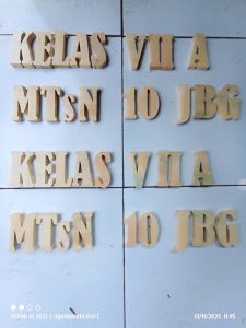 huruf timbul papan nomor rumah kayu