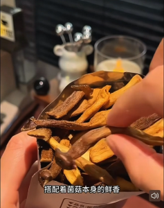 Crispy Velvet Shank Mushroom 15g - [Black Truffle / Pepper Salt] 【Cendawan Shimeji Ranggup】Healthy Snacks / Snek Diet / Office Snack