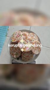kerupuk gerandong mentah1kg rasa bawang/gerandong rengginang warna warni