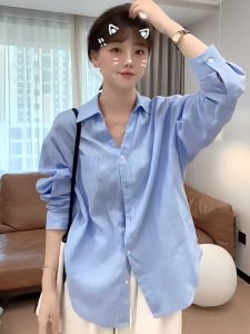 เสื้อเชิ้ตแขนยาวสีน้ำเงินหลวมๆ สไตล์ฝรั่งเศสสำหรับผู้หญิง ฤดูใบไม้ร่วงปี 2025 เสื้อคลุมกันแดด เสื้อเชิ้ตคอปกสีน้ำเงินสำหรับผู้หญิง