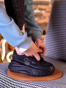 Sepatu sneakers wanita import ERIRI 432 Kualitas premium cocok untuk di pakai di berbagai aktifitasa