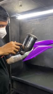 Súng phun sơn Kiwami-13B10 chuyên phun màu màu nhũ camay và phủ bóng Cốc inox có chân đứng 400ml