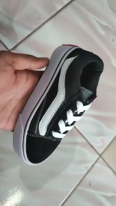 Sepatu Anak Vans12: Pilihan Terbaik untuk Anak Laki-laki & Perempuan
