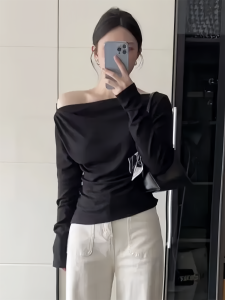 เสื้อยืดแขนยาวทรงสลิมฟิตสำหรับผู้หญิงในช่วงต้นฤดูใบไม้ร่วง ดีไซน์เก๋ไก๋ แขนกุด คอวี สไตล์เกาหลี แฟชั่นฤดูใบไม้ร่วง