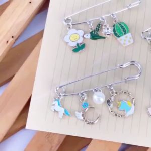 เข็มกลัดแฟนซีลายสุดน่ารัก เข็มกลัดแฟชั่น เข็มกลัดสําหรับตกแต่ง สไตล์เกาหลี