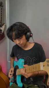 Kowe Gitar Elektrik Original Seri Clever Free Wireless Jeck dan Packing Kayu