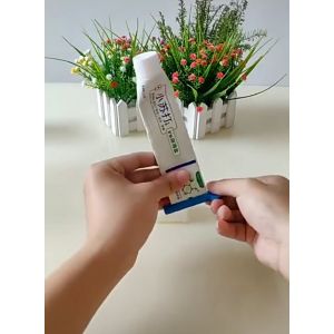 Dụng Cụ Nặn Kem Đánh Răng Tự Động