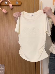 เสื้อยืดแขนสั้นทรงเข้ารูปสำหรับผู้หญิง ทรงเข้ารูป ลายตัวอักษรสีแดง ทรงเข้ารูป ทรงเข้ารูป สไตล์ย้อนยุค ทรงเข้ารูป เสื้อแขนสั้น