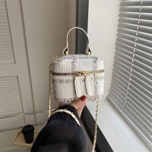 Mini Fashionable Woolen Crossbody Bag with Chain Single Shoulder Versatile Bag for Casual Occasions Youth Canvas Material
