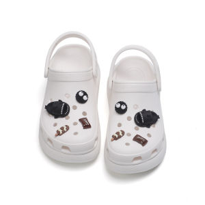 รองเท้าแตะส้นสูงพื้นหนา EVA สุดเก๋สำหรับผู้หญิงในช่วงฤดูร้อนปี 2025 รองเท้าแตะชายหาดแบบสวมสบาย กันลื่น กันกลิ่น ระบายอากาศได้ดี รองเท้าแตะกลางแจ้งสำหรับกลางแจ้ง