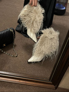 ทันสมัย สีขาว รองเท้าบู๊ทส้นสูงขนยาวมีกุญแจ กางเกง รองเท้าบูทสั้นหัวแหลม รองเท้าบูทส้นบาง ฤดูใบไม้ร่วง ฤดูหนาว อุ่น ผ้าขนแกะ รองเท้าบูท