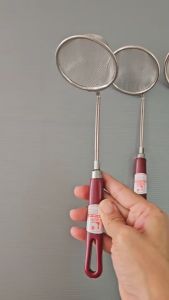 กระชอนชาบู สุกี้ ด้ามแดง กระชอนหูเกี่ยว ก้นลึก (4 ขนาด) กระชอนตาถี่