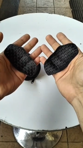 1 Set Karet Silicone Anti Slip Pelindung Telapak Tangan Angkat Beban Fitness Grip Palm Protectio