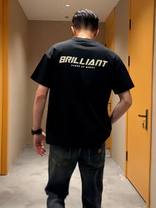 เสื้อยืดคอกลมแขนสั้นพิมพ์ลายตัวอักษรสไตล์อเมริกันสำหรับผู้ชาย ทรงหลวม ผ้าฝ้าย ทรงหลวม ฤดูใบไม้ผลิ 2025 สีดำ