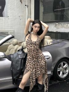 ชุดเดรส Midi พิมพ์เสือดาวแขนกุดเอวสูงเซ็กซี่พร้อมกระโปรงอสมมาตรสําหรับงานเลี้ยงวันเกิดฤดูร้อน