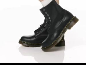 Sepatu Boots Docmart Martin Tinggi: Pilihan Berkualitas untuk Pria dan Wanita