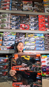 Mainan Mobil Remot Kontrol RC Buggy Monster Big Wheel Power Driver 4WD 24 GHZ Ukuran Jumbo