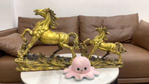 Tượng ngựa bằng đồng phong thủy đứng bãi cỏ cực đẹp 2 cỡ cao 40cm và 30cm