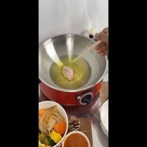 32cm หม้อหุงข้าวไฟฟ้า 3L กระทะไฟฟ้าในครัวเรือน กระทะไฟฟ้า ทำอาหารและตุ๋น มัลติฟังก์ชั่น สีแดง กระติกน้ำร้อนไ