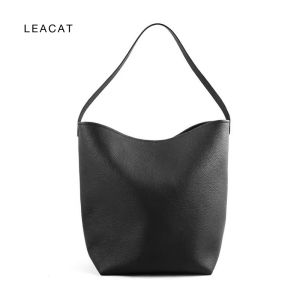 Leacat กระเป๋าหนังนิ่มลายลิ้นจี่พร้อมสัมผัสหรูหรา กระเป๋าสะพายไหล่สำหรับเดินทางแบบถือได้จุของได้มาก สไตล์คนขี้เกียจ