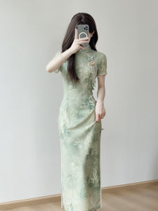 ชุดกี่เพ้าสีเขียวฤดูร้อนปี 2025 ชุดเดรสยาวสไตล์จีนใหม่สำหรับเด็กผู้หญิง ชุดกี่เพ้าสไตล์จีนแบบปรับปรุงใหม่ เดรสยาวคลุมเข่า