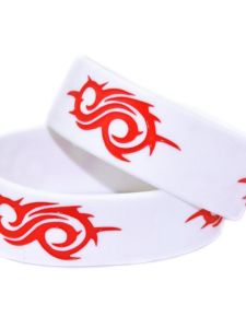 สร้อยข้อมือยางซิลิโคน Slipknot สายรัดข้อมือแฟชั่นตกแต่ง 1 นิ้ว สายรัดข้อมือยางซิลิโคนแบบสวมใส่ที่ไม่ซ้ำใครสำหรับผู้ชายและผู้หญิง
