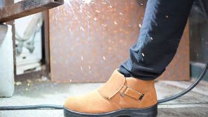 รองเท้าหัวเหล็กสำหรับผู้ชาย รุ่นพิเศษสำหรับช่างเชื่อม ทนความร้อน กันไฟ ทนเปลวไฟ ป้องกันการเจาะทะลุ พื้นนุ่ม ใส่สบาย น้ำหนักเบา ป้องกันกลิ่น