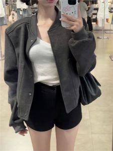 เสื้อแจ็คเก็ตเบสบอลสีเทาสไตล์อเมริกันสำหรับผู้หญิง ฤดูใบไม้ร่วง 2024 เสื้อคาร์ดิแกนซิปคอตตอนทรงสลิมฟิต แขนยาว ปกโปโล