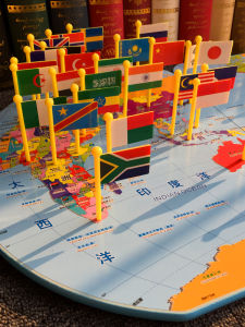 Kids Wooden World Map Insert Flag Puzzle Toy Early Childhood Education Teaching Aids 3-5-6-8 Years Old Boys and Girls