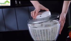 CHẬU - RỔ QUAY VẮT TÁCH NƯỚC LÀM KHÔ RAU BẰNG ĐIỆN (4.5L) "BAHAMAR" có thể sạc lại bằng USB chỉ cần bật nút nguồn để khởi động và tự động dừng sau 20 giây. Pin 1500mAh có thể sử dụng được 60 lần