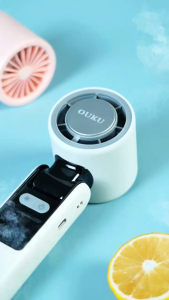 พัดลมมือถือ แบบพกพา OUKU FS02 มีโหมดเพิ่มความเย็นCooling พร้อมไฟฉายส่องสว่าง ใช้งานสะดวกสบาย น้ำหนักเบา