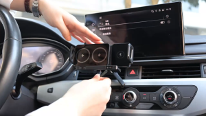 Wekey 15W Fast Charging Car Phone Mount Wireless Charger Strong Sucker Automatic Opening And closing Car Holder Mounts Free Rotation For Apple or Android