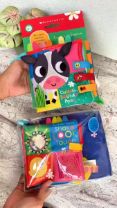 Interactive Baby Softbook / Buku Kain Bayi Interaktif - Shake Look Touch & Cuddle Squeak Peek