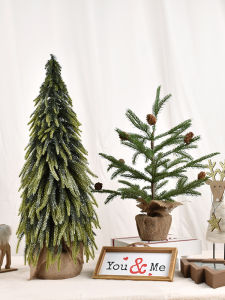 ของตกแต่งคริสมาสต์ต้นคริสต์มาสขนาดเล็กมินิเสมือนจริงของประดับตกแต่งบนโต๊ะต้นไม้ลูกสนตกแต่งฉากใช้ในบ้าน