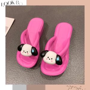 QZshop สินค้าราคาปัง รองเท้าแตะสำหรับผญ รุ่นนี้ทำจากยางใส่สบายไม่บาดเท้า มีตัวการ์ตูนน้องหมาติดไปให้น่ารักจนเกินต้าน 4 สีพร้อมส่งบอกเลยใส่แล้วเท้าผ่องทุกสี