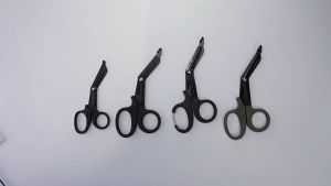 กรรไกรตัดผ้าล็อค นักฟุตบอล ความยาว15cm กรรไกรตัดเทปล็อค ใช้สำหรับตัดผ้าล็อค ทำจากสแตนเลส ส่งจากไทย ส่งไว ตรงปก