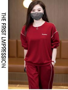 ชุดกีฬาลำลองสำหรับผู้หญิง แขนยาว คอกลม 2 ชิ้น ผ้าฝ้ายแท้ น้ำหนักเบา สำหรับวิ่ง แฟชั่น คุณแม่ ไซส์ใหญ่ ฤดูใบไม้ผลิและฤดูใบไม้ร่วง