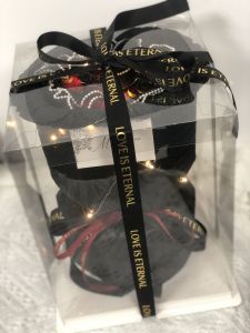 Creative Birthday Gift for Men Lucky Year Red Cat Themed Underwear Bouquet Practical Luxury Style Customizable Festive Supplies