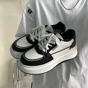 Sepatu Sneakers Wanita: Pilihan Terbaik untuk Keseharian Anda