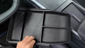 Hộp Đựng Đồ Hộp Để Đồ Trung Tâm Phía Dưới Smabee Dành Cho Xe Geely Galaxy E5 EX5 EV 2024-2026 Màu Đen Chất Liệu TPE Dành Cho Xe Tay Lái Trái Phụ Kiện Ô Tô