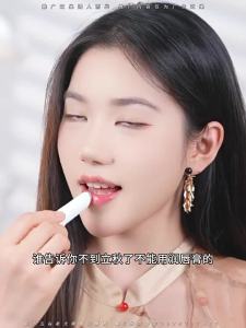 FIVE CEREALS | Moisturizing Lip Balm with Wrinkle Reduction and Exfoliation
