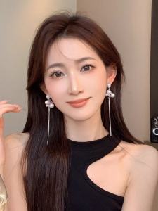 Elegant Pearl Tassel Earrings Womens Silver Needle Long Dangle Fashionable Geometric Design Face Slimming Trendy Accessory