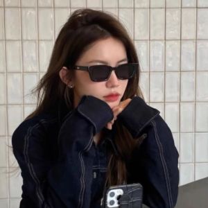 แว่นกันแดดทรงสี่เหลี่ยมสไตล์วินเทจสำหรับผู้หญิง แว่นกันแดดขับรถแบบใหม่ป้องกันรังสียูวีและแสงแดด แว่นกันแดดทรงเล็ก