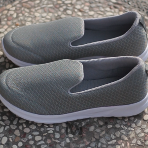 Sepatu Slip-On Bahan Mesh Ringan dan Nyaman Warna Abu Abu Ukuran 36-43