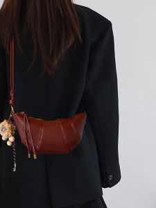 กระเป๋าทรงขนมจีนสีแดงหรูหราสำหรับผู้หญิง กระเป๋าสะพายไหล่ข้างเดียวแบบลำลอง กระเป๋าสะพายข้างแบบยูนิเซ็กซ์ กระเป๋าถือแบบอเนกประสงค์